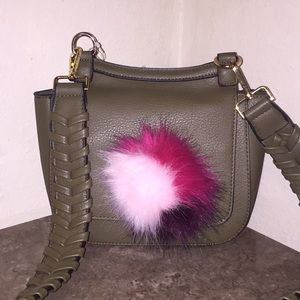 🌻JULES KAE, Olive crossbody w/Pom Pom